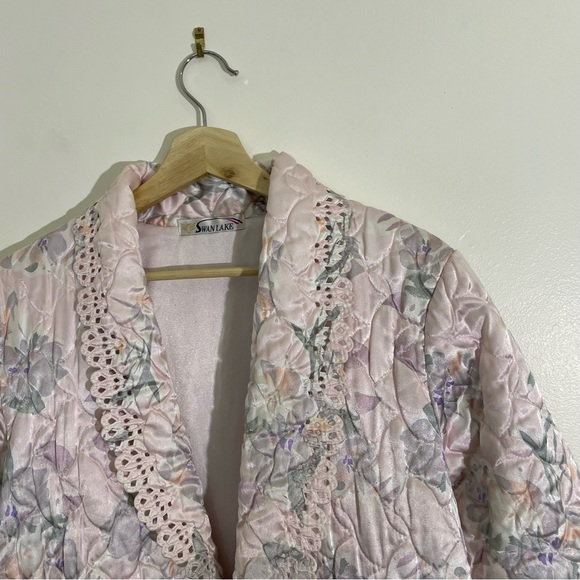 Vintage | Amazing Quilted 1960s-70s Evening Robe - Picture 4 of 9